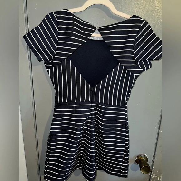 HYFVE navy blue & white stripped thinker with cutout in back sz Small Flaws - Picture 10 of 10